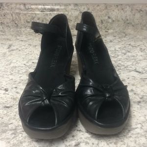 Size 8M Studio Flex Open Toe PlatForm Wedge Shoes.